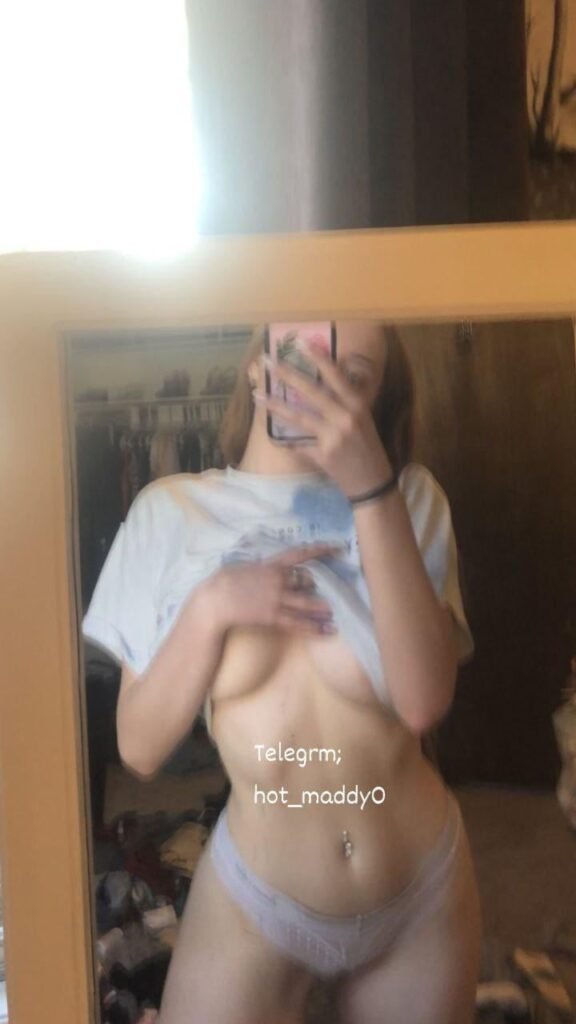 Upvot* if you want a surprise on your dms 🍑 I’m horny