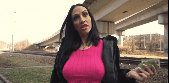 Milf outdoor dildo blowjob
