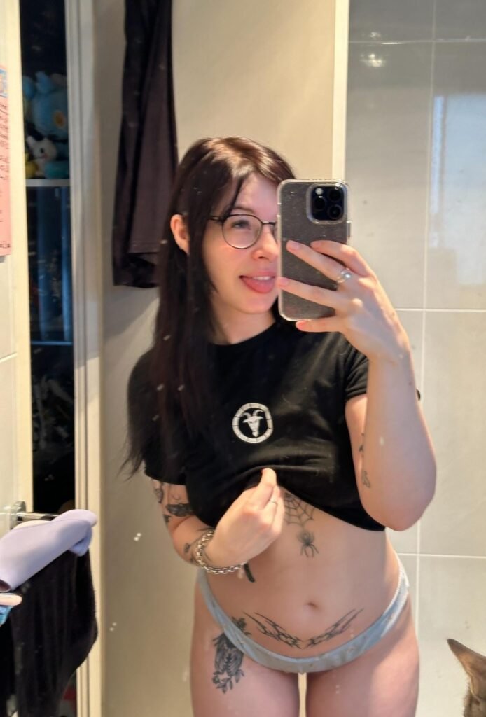 Cheeky mirror pics are my fav