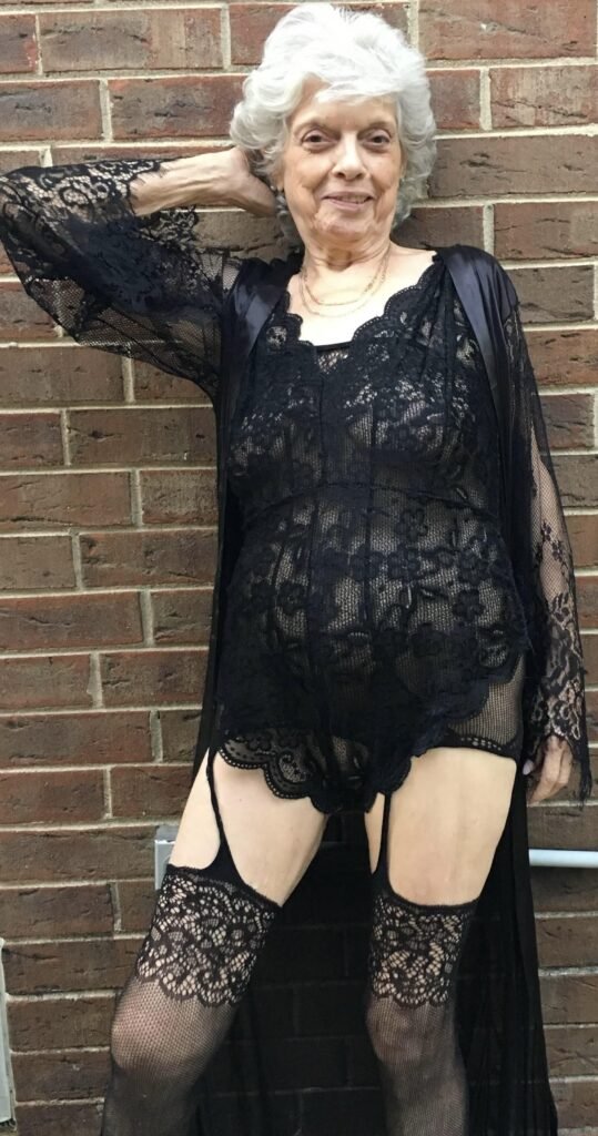 Fuck me in the mirror so I can watch.